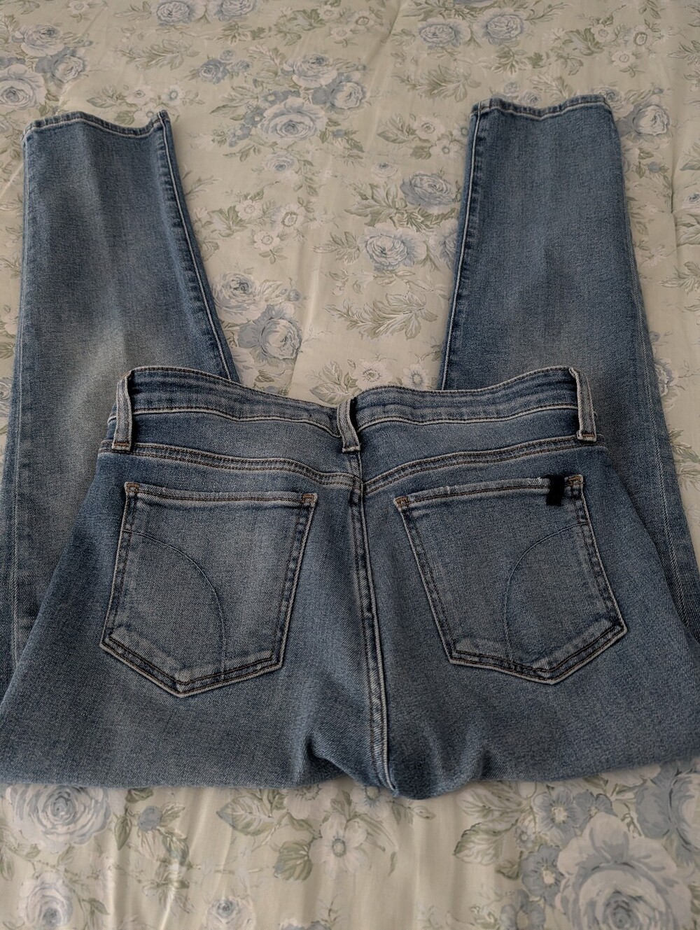 Joe's Jeans - Back Pocket Detail Style- Lara Cigarette Size 27